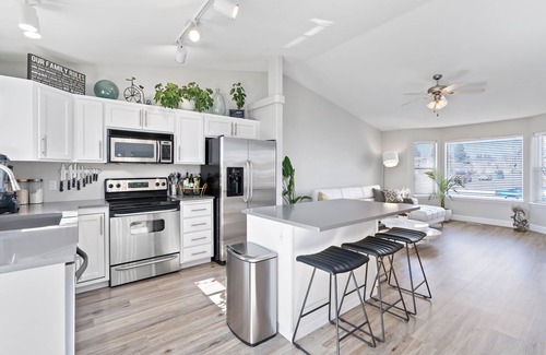 Coeur d'Alene House | 'Uptown Modern' in the beautiful Lake City awaits your arrival!