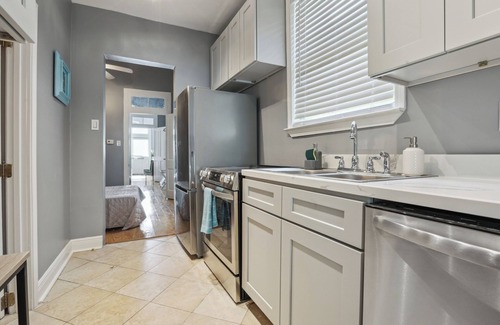 Freret House | Uptown Pickleball Patch - Steps from Attractions!