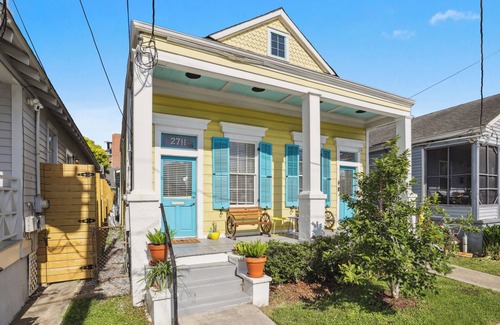 Freret House | Uptown Pickleball Patch - Steps from Attractions!