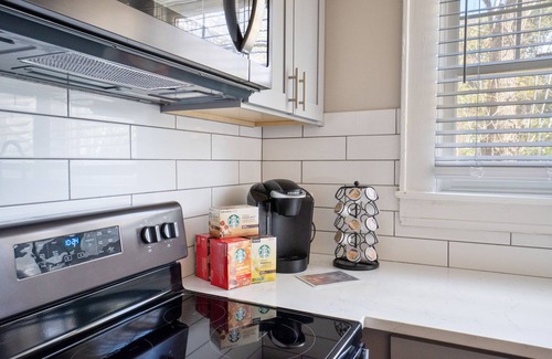 Wesley Heights House | Uptown travellers favorite/Free airport pick-up/Car available/Pets welcome