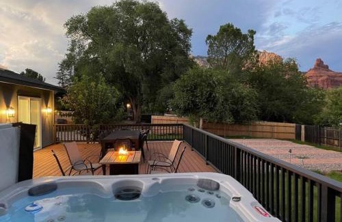 Uptown Sedona House | Uptown Vacation Villa at The OZ with Hot tub and Views
