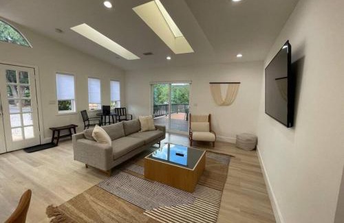 Uptown Sedona House | Uptown Vacation Villa at The OZ with Hot tub and Views