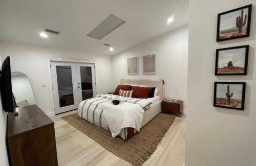 Uptown Sedona House | Uptown Vacation Villa at The OZ with Hot tub and Views
