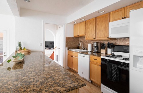 Uptown Sedona Apartment | Uptown Vista! Stylish 5BR with Red Rock Views