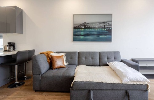 Downtown Montreal Apartment | Urban 1BDR Apartment on Bishop -MTL Live Spot