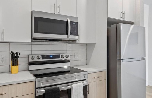 Aurora Apartment | Urban 1BR in East Denver