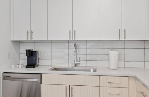 Aurora Apartment | Urban 1BR in East Denver