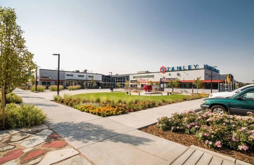 Aurora Apartment | Urban 1BR in East Denver