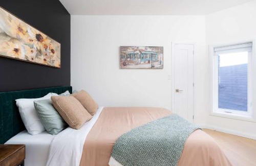 Palmerston Apartment | Urban 2BDRM Steps to College and Bathurst!