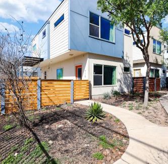 Near East Side House | Urban - A Birdy Vacation Rental