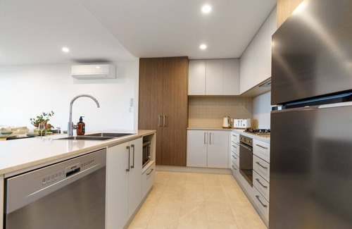 Phillip Apartment | Urban Apt in Phillip | 9mins to Canberra Hospital