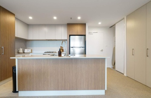 Phillip Apartment | Urban Apt in Phillip | 9mins to Canberra Hospital