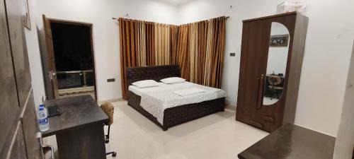 Varanasi Apartment | Urban Bliss - Luxury Villa, Gym, Kitchen, library, 5 Min DLW, 10 Min Station & BHU