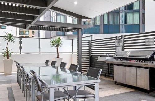 Brisbane Central Business District Apartment | Urban CBD Elegance with River&Botanic Garden Views