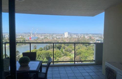 Brisbane Central Business District Apartment | Urban CBD Elegance with River&Botanic Garden Views