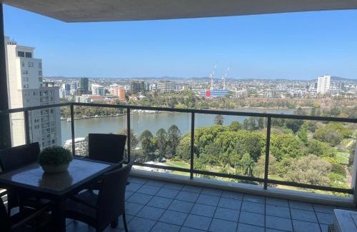Brisbane Central Business District Apartment | Urban CBD Elegance with River&Botanic Garden Views