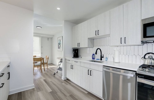 Aurora Highlands Apartment | Urban Charm: 2BR Modern Retreat Close to Downtown