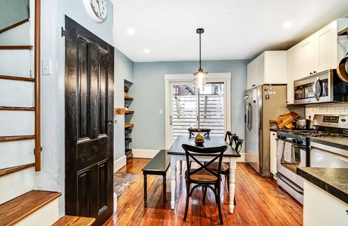 Center City House | Urban Charm! 4BR/2BR Retreat w/Patio & Parking