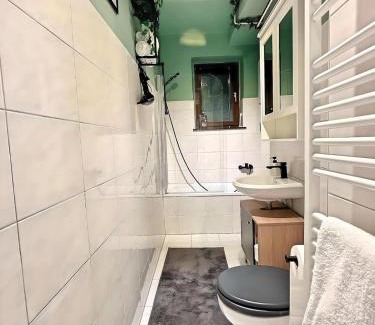 Witten Apartment | Urban & Chic: 2Bdr, Parkplatz