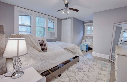 Bay View Apartment | Urban Chic Close to Downtown and Parks - Pets Welcome
