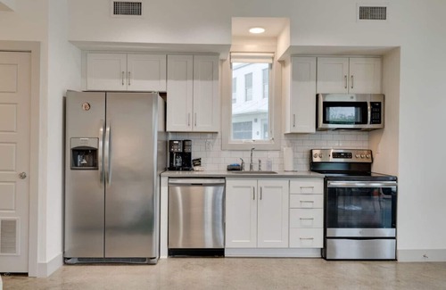 South Nashville Condo | Urban-Chic Condo: 1.4mi to New SC Stadium! Sleeps