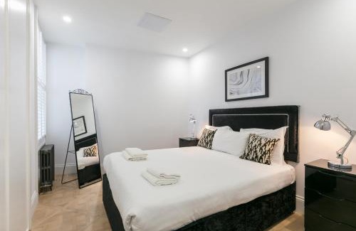 Chinatown Apartment | Urban Chic - Shaftesbury