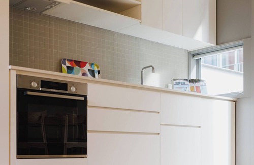 Te Aro Apartment | Urban Chic Townhouse | 2BR Modern Industrial Vibe