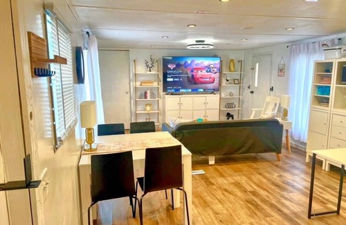 Edmond House | Urban Chic Trailer