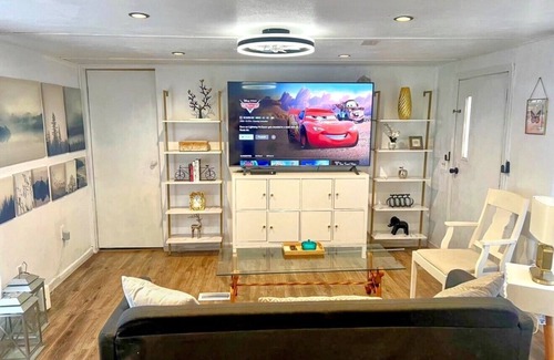 Edmond House | Urban Chic Trailer