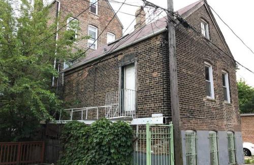 Little Village Apartment | Urban Coach Penthouse - Near Train, Medical District, and Downtown