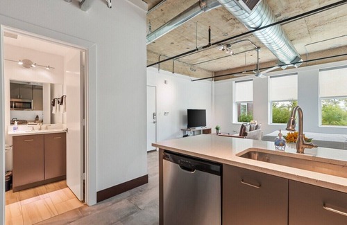 Cedars Apartment | Urban Dallas Loft - Close to Hot Spots!