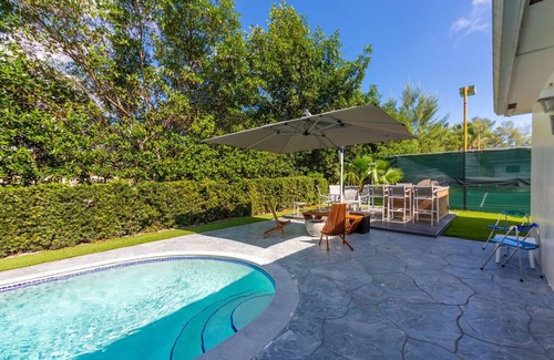 Ojus Villa | Urban Design Villa w/Backyard+BBQ+Fire Pit+Heated Pool