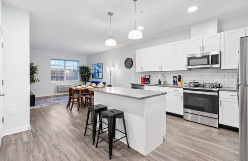 Greenville Condo | Urban Elegance: 20 Minutes to NYC with Luxe Amenities- Gym and Laundry In Unit