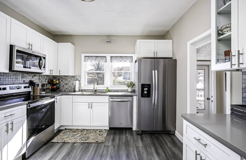 Bristol House | Urban Elegance: Discover Your Perfect Retreat in Vibrant Downtown Bristol!