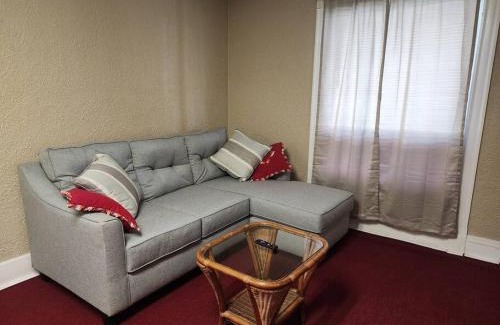Downtown Niagara Falls Apartment | Urban Getaway on 7th