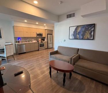 Pico-Union Apartment | Urban Gorgeous Hollywood Living with rooftop views and BBQ, GYM