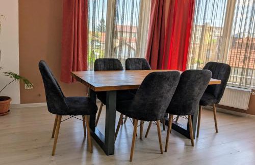 Cluj-Napoca Apartment | Urban Haven - Families & Groups - Free Parking