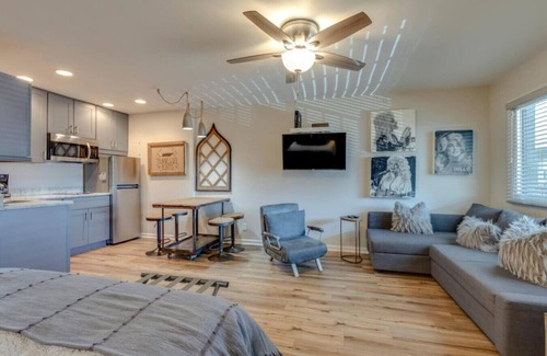 Melrose Apartment | Urban Hideaway: Cozy Studio with Pool Access