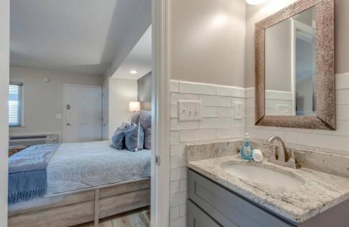 Melrose Apartment | Urban Hideaway Cozy Studio with Pool Access