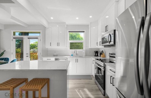 Jasper Place House | Urban Jungle Getaway | AirCon | 10min to DT & WEM!