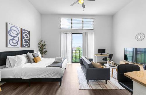 Five Points South Apartment | Urban King Loft Perfect for City Explorers
