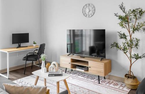 Five Points South Apartment | Urban King Loft Perfect for City Explorers