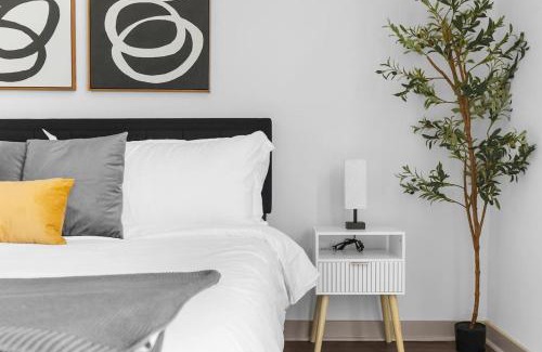 Five Points South Apartment | Urban King Loft Perfect for City Explorers