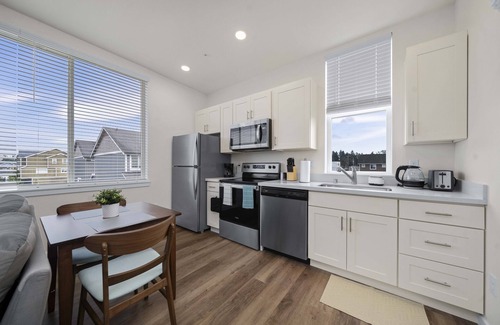 South Tacoma Apartment | Urban Living: Stylish Apts in the Heart of Tacoma