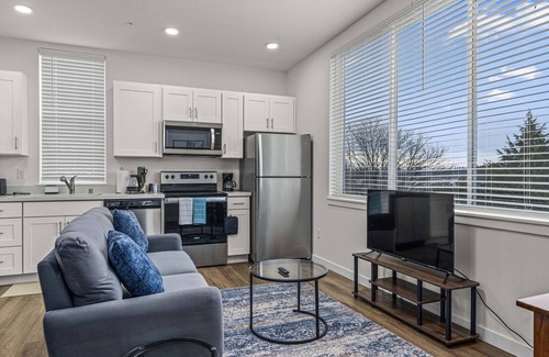 South Tacoma Apartment | Urban Living: Stylish Apts in the Heart of Tacoma