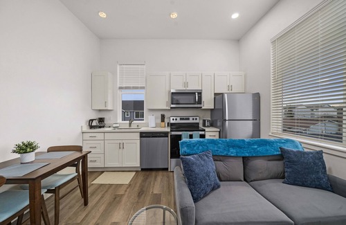 South Tacoma Apartment | Urban Living: Stylish Apts in the Heart of Tacoma