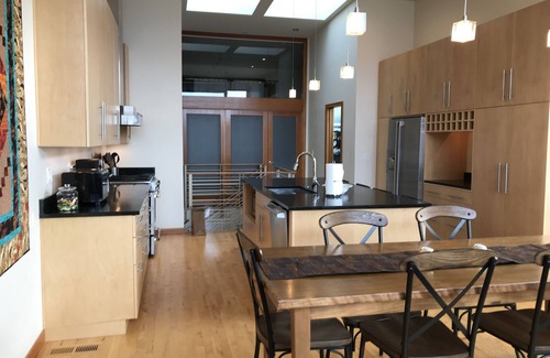 Hood River House | Urban Loft - Downtown luxury loft