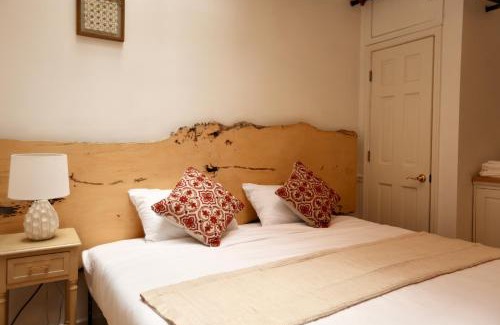 Rittenhouse Row Apartment | Urban Luxe Redefined in Central city Phila