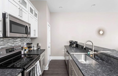 Fountain Square House | Urban Luxury in Fountain Square - Walk to Fun!