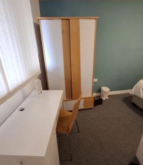 Chorlton-on-Medlock Apartment | Urban Oasis 2BR City Centre Apartment - Balcony